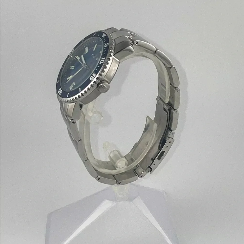 DKNY Silver and Blue Stainless Steel Watch #93 new battery